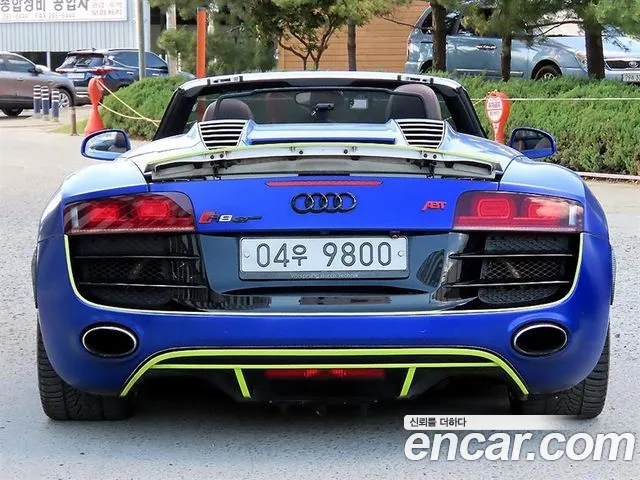 Audi R8 2011 — фото 8