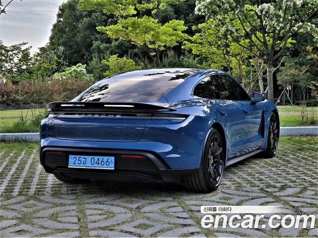 Porsche Taycan 2021 — фото 3
