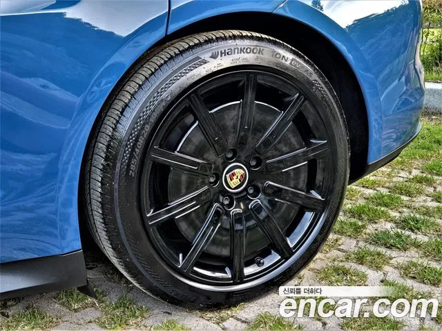 Porsche Taycan 2021 — фото 19