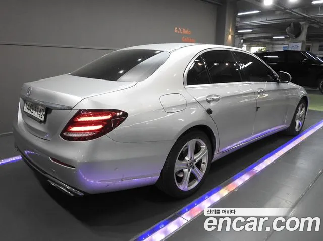 Mercedes-Benz E-Class 2017 — фото 2
