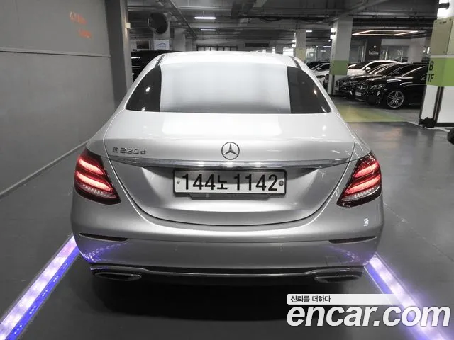 Mercedes-Benz E-Class 2017 — фото 4