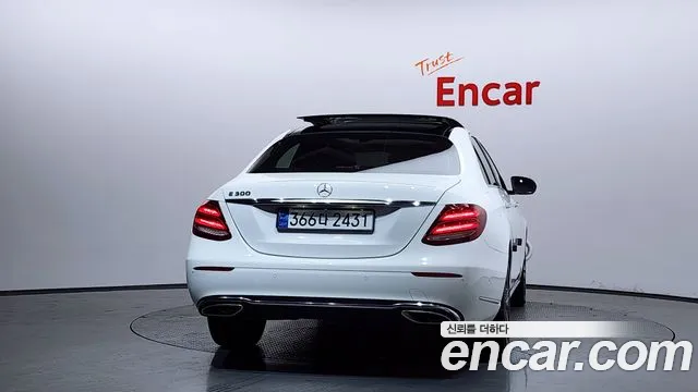 Mercedes-Benz E-Class 2017 — фото 4