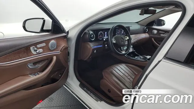 Mercedes-Benz E-Class 2017 — фото 10