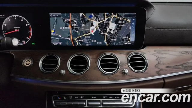 Mercedes-Benz E-Class 2017 — фото 12
