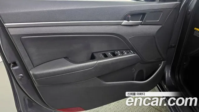 Hyundai AVANTE 2019 — фото 14