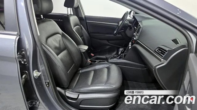 Hyundai AVANTE 2019 — фото 16