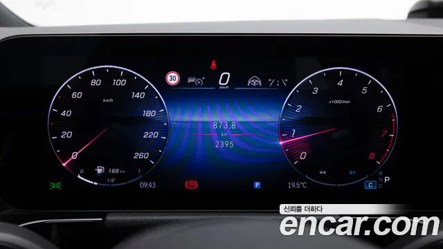Mercedes-Benz GLA-Class 2025 — фото 8