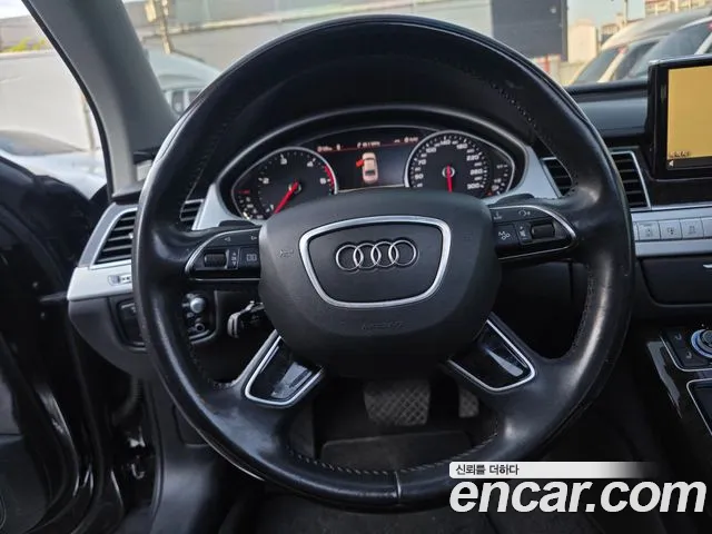 Audi A8 2015 — фото 11