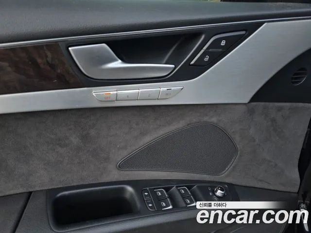 Audi A8 2015 — фото 12