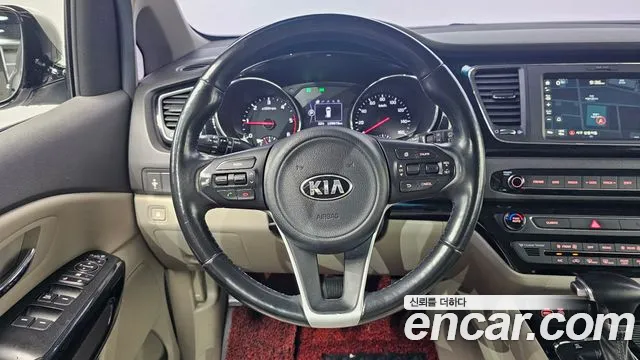 Kia Canival 2017 — фото 18