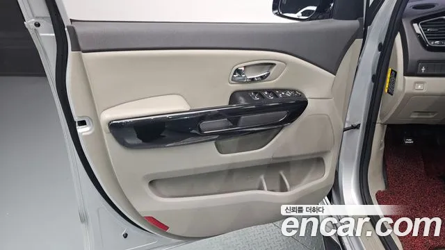 Kia Canival 2017 — фото 15