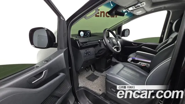 Hyundai Staria 2025 — фото 10