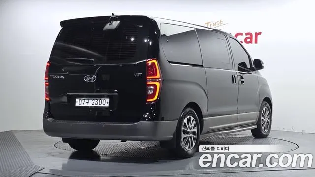 Hyundai Starex 2019 — фото 2