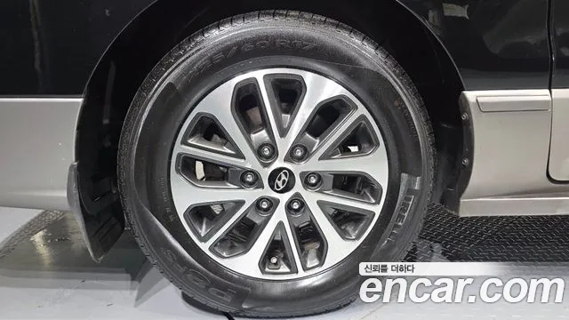 Hyundai Starex 2019 — фото 5