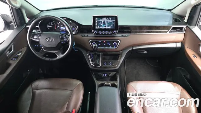 Hyundai Starex 2019 — фото 10
