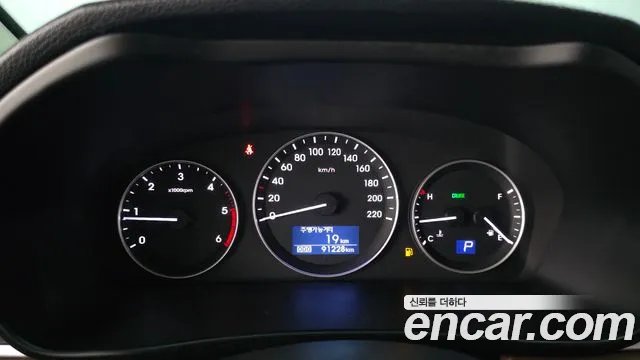Hyundai Starex 2019 — фото 11