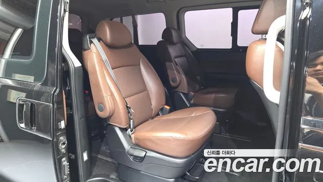 Hyundai Starex 2019 — фото 17