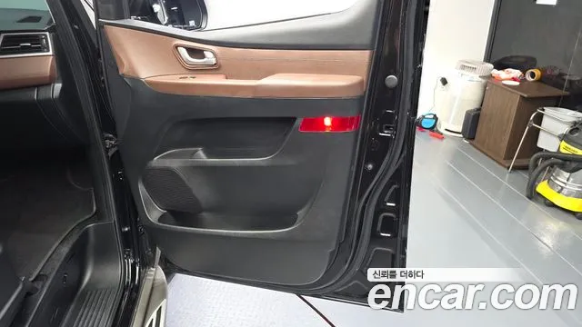 Hyundai Starex 2019 — фото 15