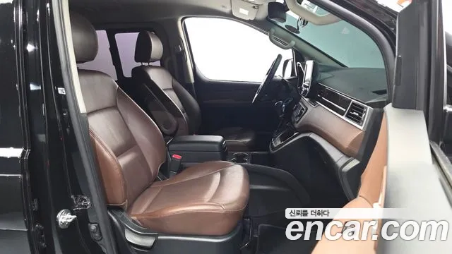 Hyundai Starex 2019 — фото 16