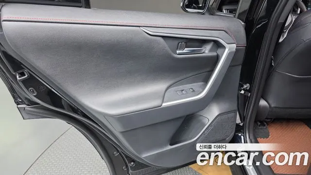 Toyota RAV4 2025 — фото 15
