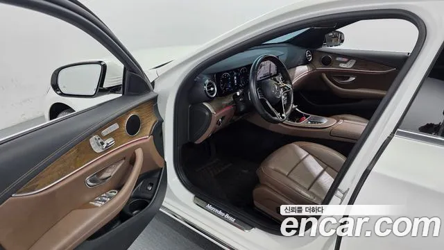 Mercedes-Benz E-Class 2021 — фото 10