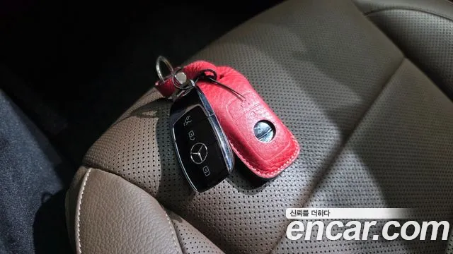 Mercedes-Benz E-Class 2021 — фото 16
