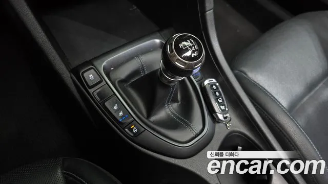 Hyundai Veloster 2019 — фото 12