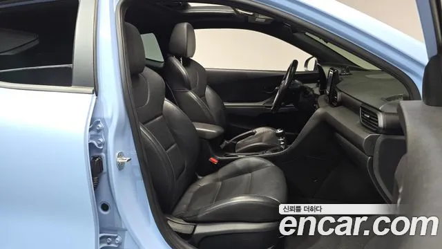 Hyundai Veloster 2019 — фото 18