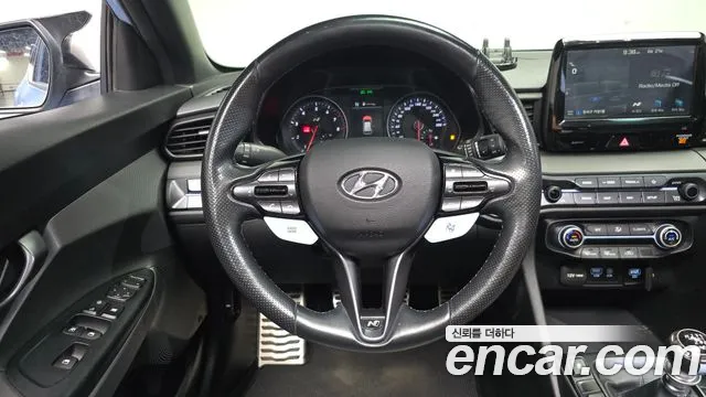 Hyundai Veloster 2019 — фото 19