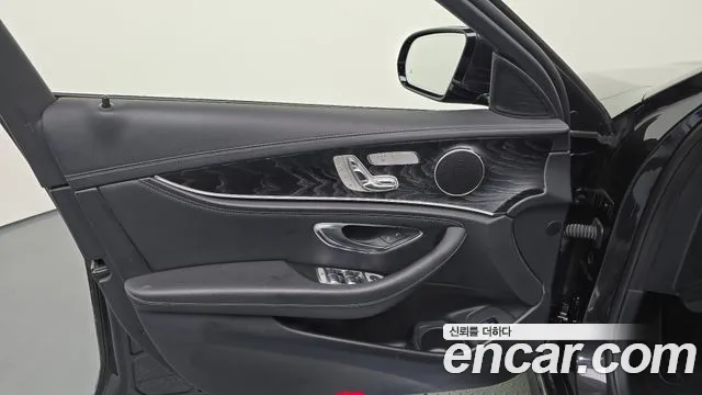 Mercedes-Benz E-Class 2021 — фото 14