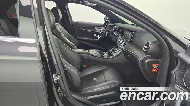 Mercedes-Benz E-Class 2021 — фото 16
