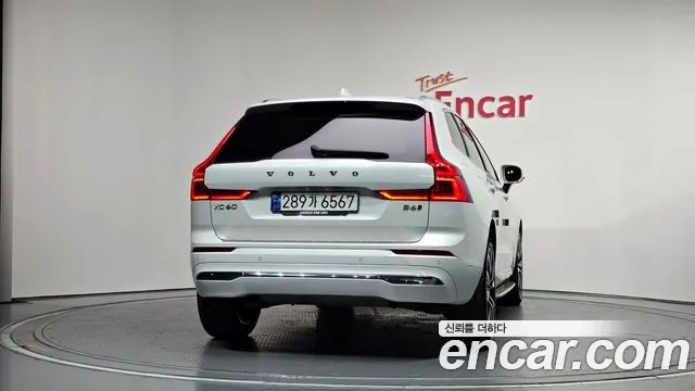 Volvo XC60 2023 — фото 4