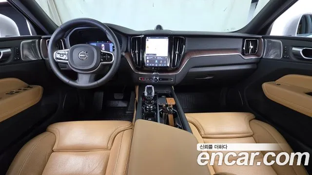Volvo XC60 2023 — фото 10