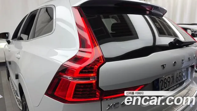Volvo XC60 2023 — фото 9