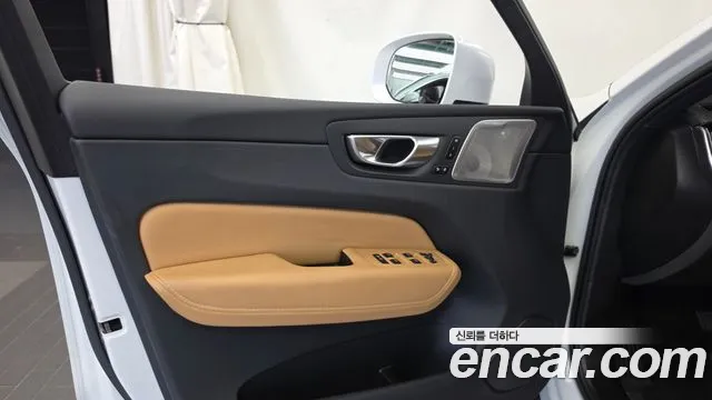 Volvo XC60 2023 — фото 14