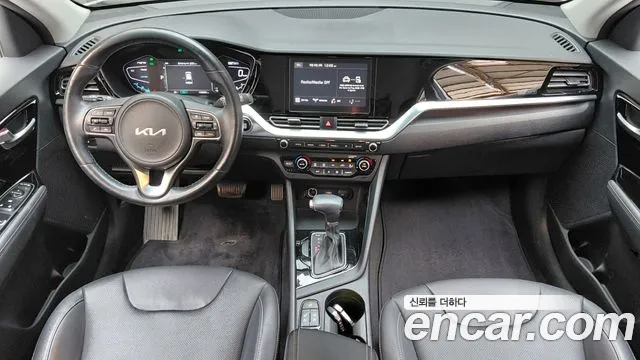 Kia Niro 2022 — фото 10