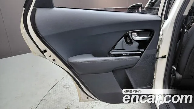 Kia Niro 2022 — фото 15