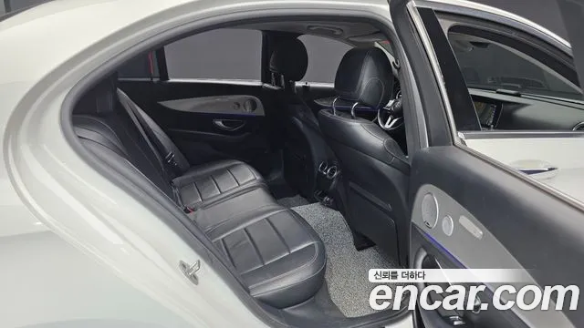 Mercedes-Benz E-Class 2019 — фото 12