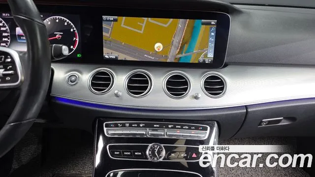 Mercedes-Benz E-Class 2019 — фото 14