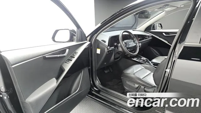 Kia Niro 2023 — фото 10