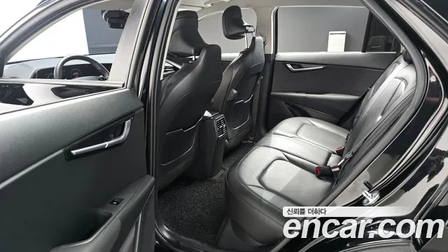 Kia Niro 2023 — фото 11