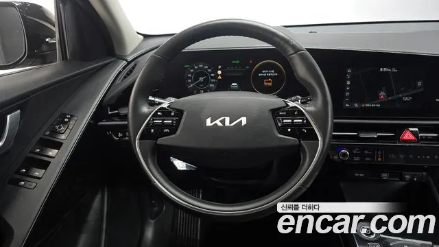 Kia Niro 2023 — фото 12