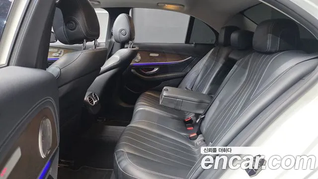Mercedes-Benz E-Class 2018 — фото 12