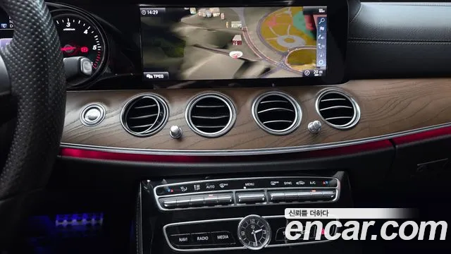 Mercedes-Benz E-Class 2018 — фото 14