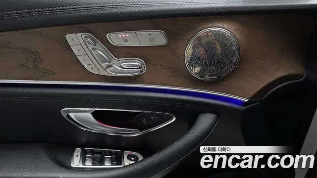 Mercedes-Benz E-Class 2018 — фото 19