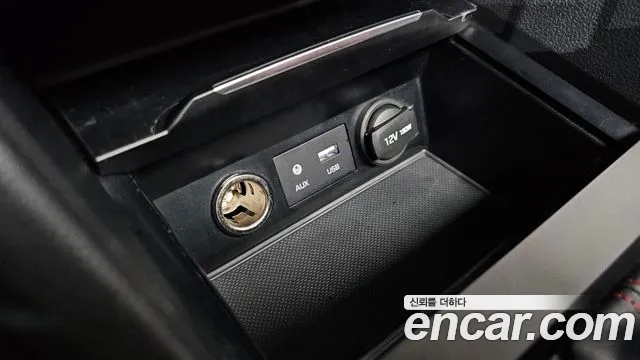 Hyundai AVANTE 2017 — фото 18