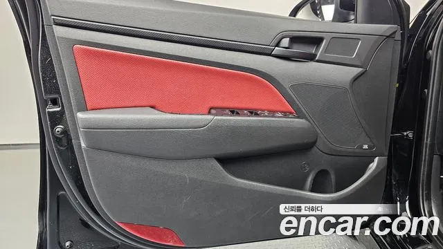 Hyundai AVANTE 2017 — фото 14