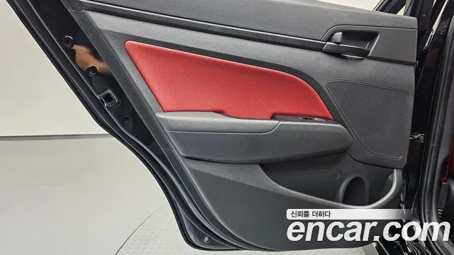 Hyundai AVANTE 2017 — фото 15