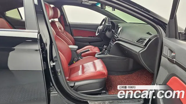 Hyundai AVANTE 2017 — фото 16
