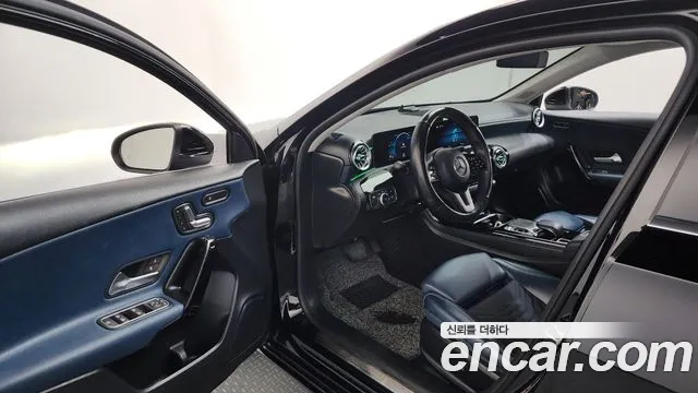 Mercedes-Benz A-Class 2019 — фото 13